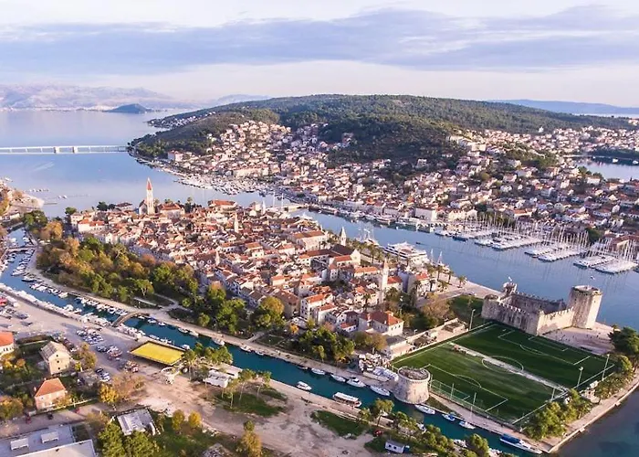 Lizzi. * Trogir